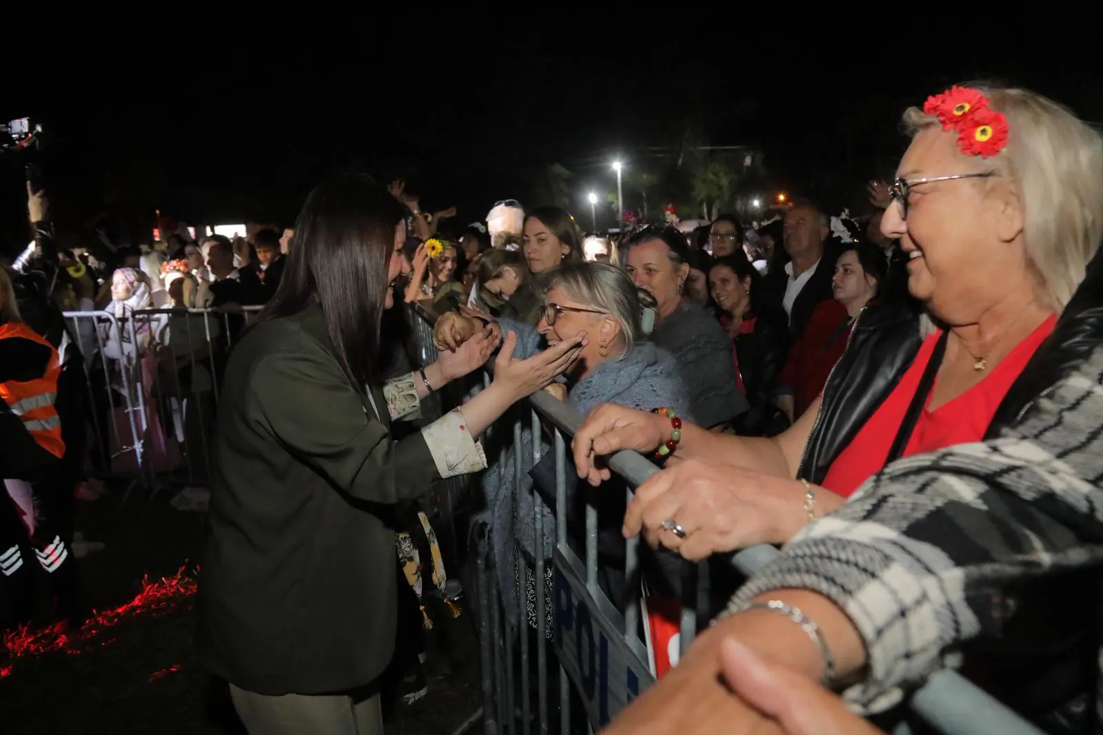 KAKAVA VE HIDIRELLEZ COŞKUSU EDİRNE’Yİ SARDI: MÜZİĞİN RİTMİ HİÇ DURMADI! galeri görseli